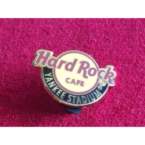 Hard Rock Cafe Yankee Stadium Pin Classic Core Logo NYS MLBP 2017 3D VQJSV - Picture 1 of 4